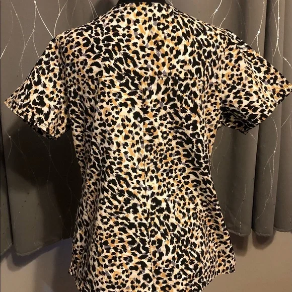 Scrub Star leopard top - Picture 3 of 7